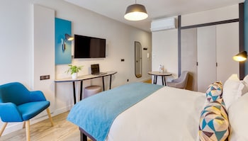 Bureau, chambres insonorisées, fer et planche à repasser, Wi-Fi gratuit