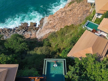 Ropa de cama de alta calidad y minibar 