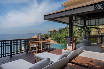 2 outdoor pools, pool umbrellas, sun loungers