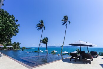Outdoor pool, pool umbrellas, sun loungers