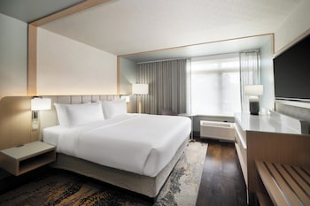 Se sirven desayunos, comidas y cocina americana con vista a la alberca