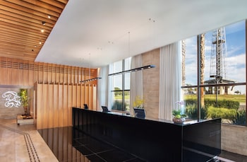 Penthouse (Suite) | Sala de estar | Smart TV de 32 pulgadas con canales vía satélite, televisión y Netflix