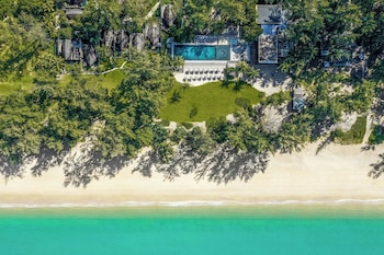 3 restaurants, breakfast, lunch, dinner served; Thai cuisine