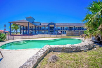 Escritorio y espacio para trabajar con laptop 