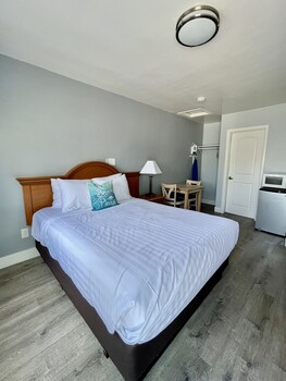 Family Room, Multiple Beds, Non Smoking | Restaurant