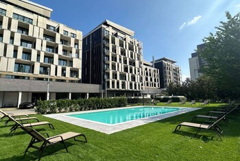 Piscina stagionale all'aperto, lettini