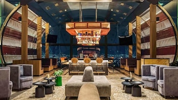 2 bares o lounges