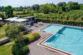 Couples treatment rooms, sauna, hot tub, steam room, Turkish bath