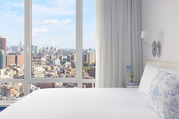 Breakfast, lunch, dinner served; American cuisine, garden views 