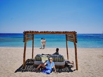 Private beach, sun loungers, beach umbrellas, beach towels