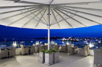 Breakfast, lunch, dinner served; international cuisine, pool views