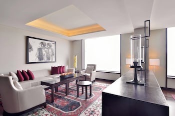 7 間餐廳;供應早餐、午餐、晚餐;本地及多國菜