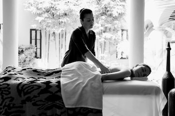 4 restaurantes; se sirven desayunos, almuerzos, cenas y cocina mexicana