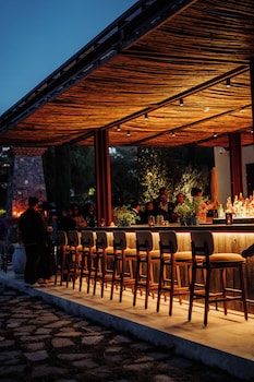 4 restaurantes, se sirven desayunos, comidas, cenas y cocina mexicana