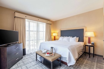 Breakfast and dinner served