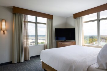 1 bedroom, premium bedding, down comforters, pillowtop beds