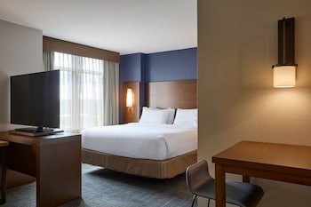 1 bedroom, premium bedding, down comforters, pillowtop beds