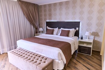 3 outdoor pools, open 10:00 AM to 10:00 PM, pool umbrellas