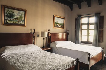 Standard Single Room, 1 Queen Bed, Courtyard View | Garden view