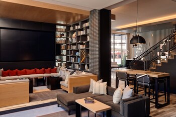 Déjeuner, dîner et souper servis sur place