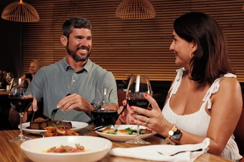 Private beach nearby, white sand, free beach shuttle, beach towels