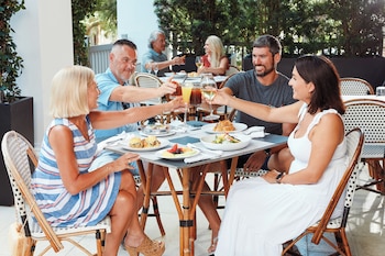 Playa privada en los alrededores y playa de arena blanca 