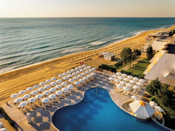 3 Bars/Lounges, Poolbar