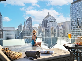 Piscine extérieure, accÚs possible de 7 h à 21 h, parasols