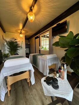 Club Cabin, Accessible