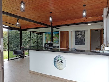 Chalet rustique Club, accessible aux personnes Ă mobilitĂ© rĂ©duite | Literie de qualitĂ©, ameublement unique, rideaux dâobscurcissement