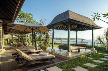 Outdoor pool, sun loungers