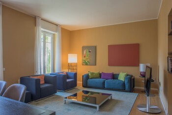 3 restaurantes, se sirven desayunos, comidas, cenas y cocina italiana