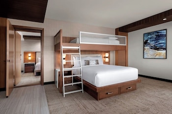 3 quầy bar/khu lounge, lounge tại sảnh, bar ở tầng thượng