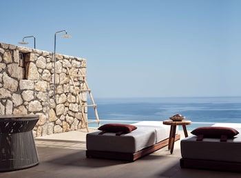 Indoor pool, seasonal outdoor pool, free cabanas, pool umbrellas