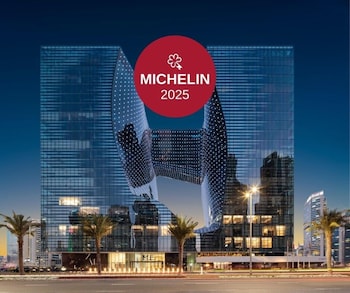 Außenpool, geöffnet von 08:30 Uhr bis 18:30 Uhr, Sonnenschirme