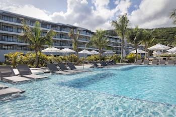 2 outdoor pools, open 7:00 AM to 7:00 PM, cabanas (surcharge)