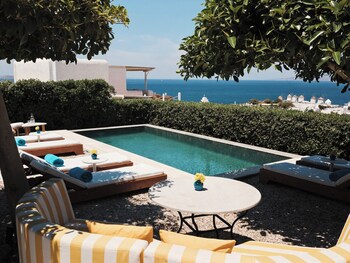 Hilltop Sea View Suite with Private Pool | Vista desde la habitación