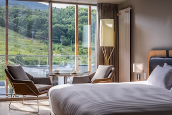 3 Bedroom Penthouse Suite | Living area