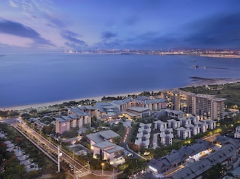 單臥室副總統套房, 1 張特大床, 海濱景觀 | 會議設施
