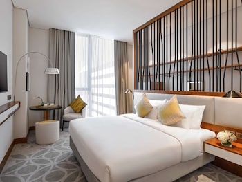 Suite (Dubai) with Free Airport Transfer & Shuttle to La Mer & Malls | 1 makuuhuone, minibaari, tallelokero huoneessa, työpöytä