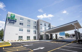 In-room safe, desk, laptop workspace, blackout drapes