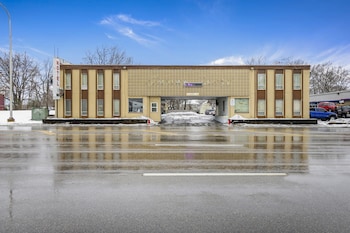 Room, 2 Double Beds | Iron/ironing board, free WiFi, bed sheets