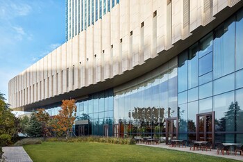 3 间餐厅，供应早餐、午餐和晚餐