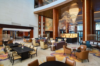 3 restaurants; breakfast, lunch, and dinner served