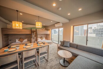 Deluxe 6 Beds | Blackout curtains, free WiFi, bed sheets