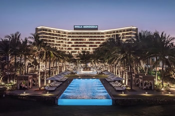 4 outdoor pools, pool umbrellas, sun loungers