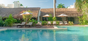 Outdoor pool, pool loungers