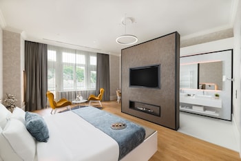 Daily buffet breakfast (EUR 21 per person)