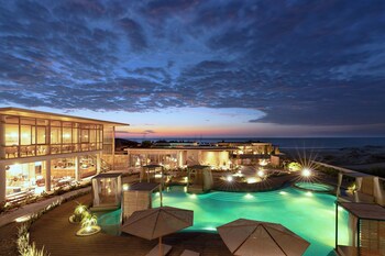 2 outdoor pools, sun loungers