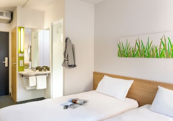 Buffet breakfast on weekends (EUR 11.5 per person)